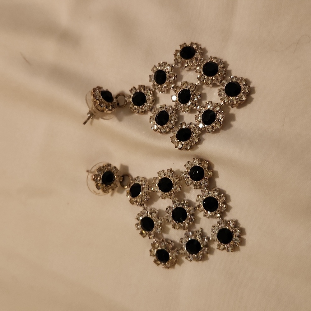 Black and silver statement earring